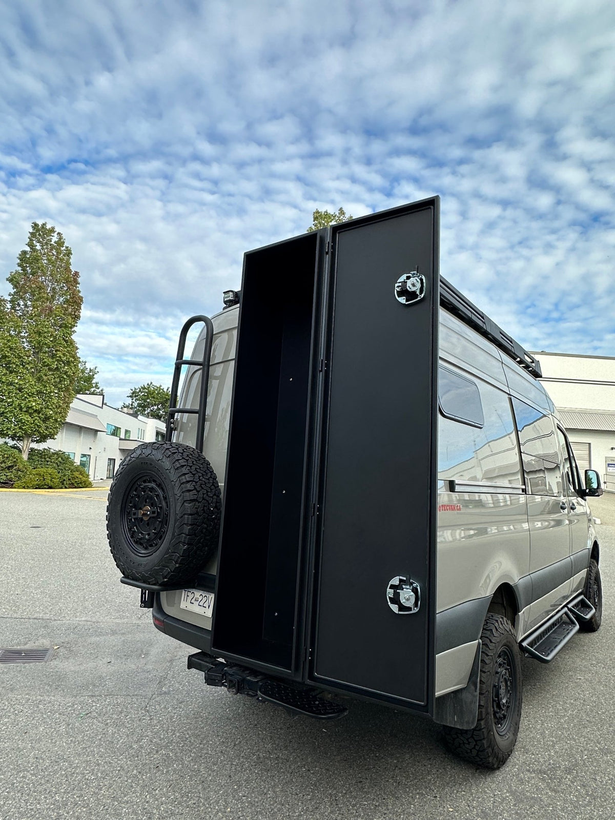 Trenta Ski / Multisport Storage Box - Aluminum - Out There Vans