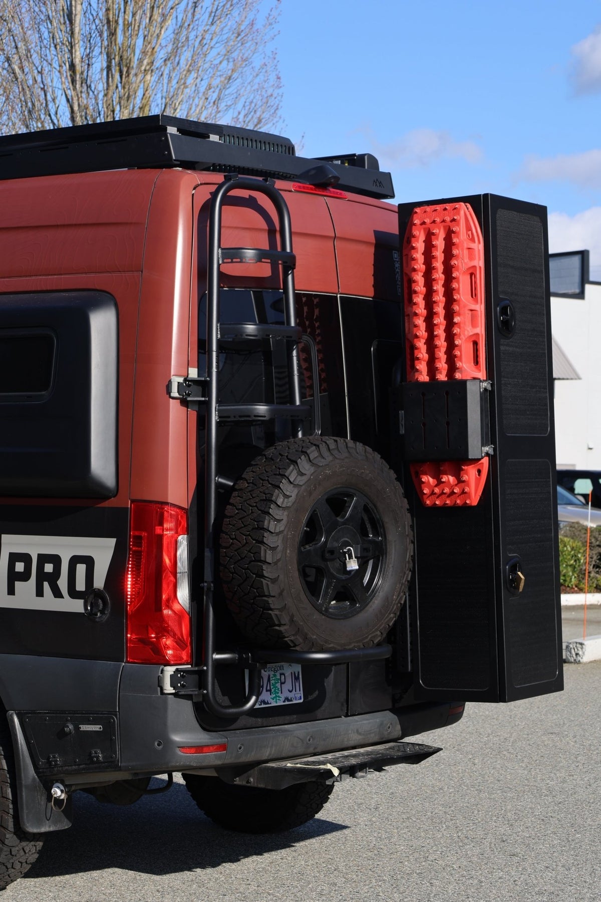 Trenta Ski / Multisport Storage Box - Carbon Fiber - Out There Vans
